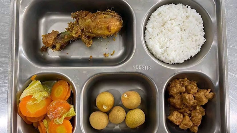 Nasi Ayam Goreng, Sayur, Tempe, Kelengkeng